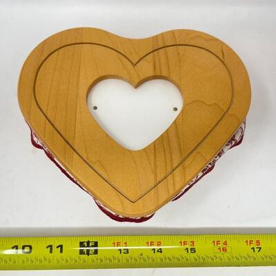 LONGABERGER 2000 SWEETHEART â€œLITTLE LOVEâ€ BASKET W/ PICTURE LID