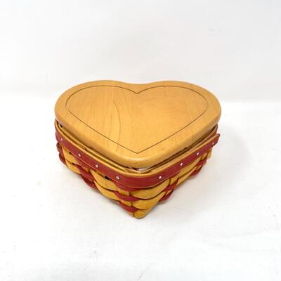 LONGABERGER 2000 SWEETHEART â€œLITTLE LOVEâ€ BASKET W/LID