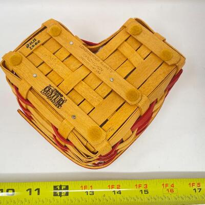 LONGABERGER 2000 SWEETHEART â€œLITTLE LOVEâ€ BASKET