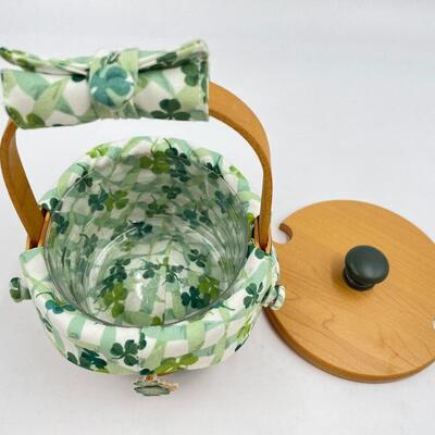 LONGABERGER 2001 â€œLUCKY YOUâ€ BASKET W/ LID & SHAMROCK KNOB