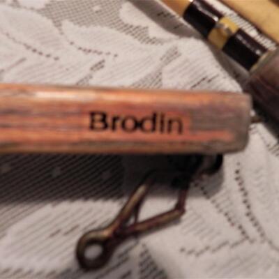 TRAIL MASTER FISHING POLE WITH CARRY CASE AND BRODEN NET
