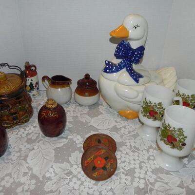 VINTAGE COOKIE JAR-FIRE KING-MADE IN USA POTTERY-VINTAGE KETTLE