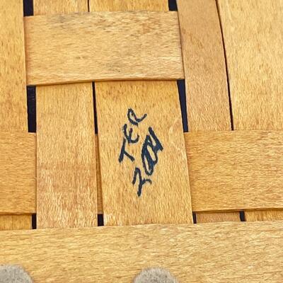 LONGABERGER 2004 CATCH-ALL BASKET W/ LID