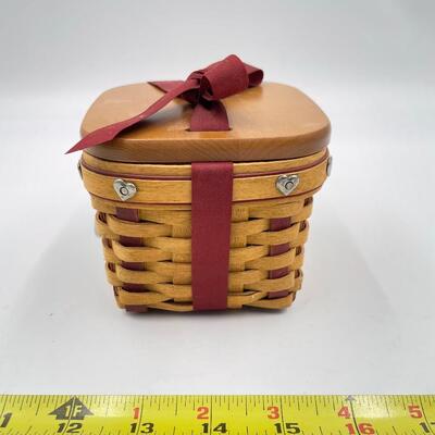 LONGABERGER 2002 SWEETHEART â€œSWEETEST GIFTâ€ BASKET