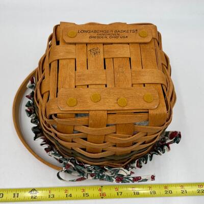 LONGABERGER 1993 CHRISTMAS COLLECTION â€œJINGLE BELLâ€ BASKET W/ LID