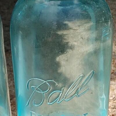 #94 (13) Vintage Mason Jars Blue & Clear