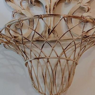 #104 Fleur De Lis Wrought Iron Wall Planter