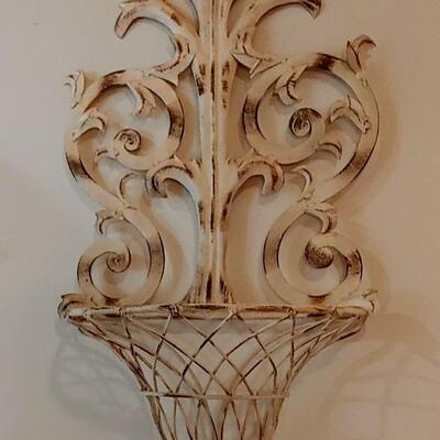 #104 Fleur De Lis Wrought Iron Wall Planter