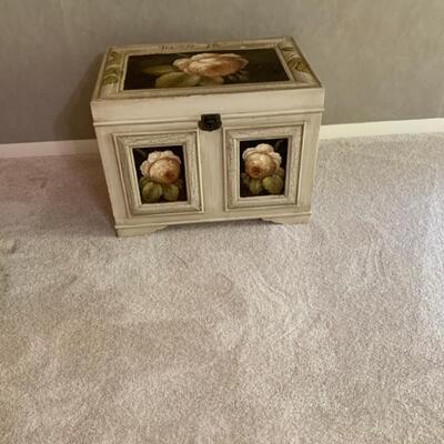 ANTIQUE FRENCH CHIC FLORAL MOTIF SMALL CHEST TRUNK