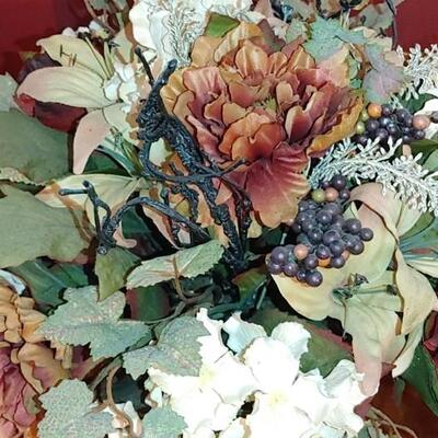 #123 Beautiful Floral Arrangement & Wreath
