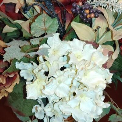 #123 Beautiful Floral Arrangement & Wreath
