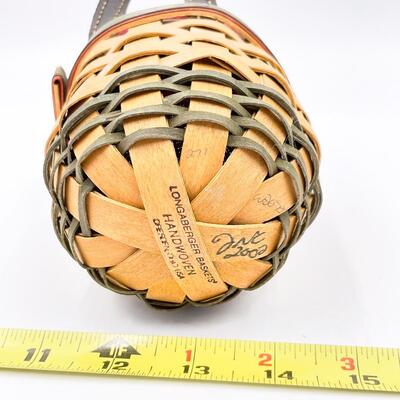 LONGABERGER 2002 SMALL â€œSANTAâ€™S HELPERâ€ GATEHOUSE BASKET