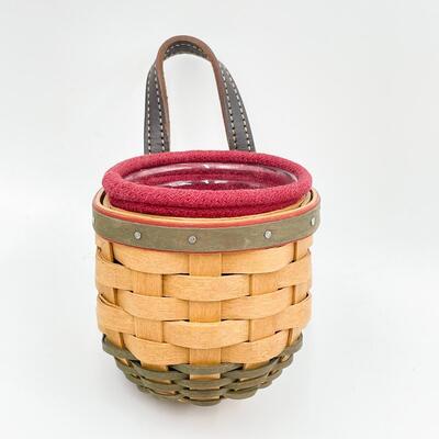 LONGABERGER 2002 SMALL â€œSANTAâ€™S HELPERâ€ GATEHOUSE BASKET