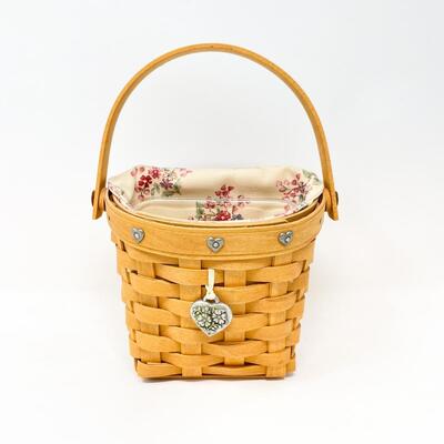 LONGABERGER 2001 SWEETHEART â€œLOVE NOTESâ€ BASKET