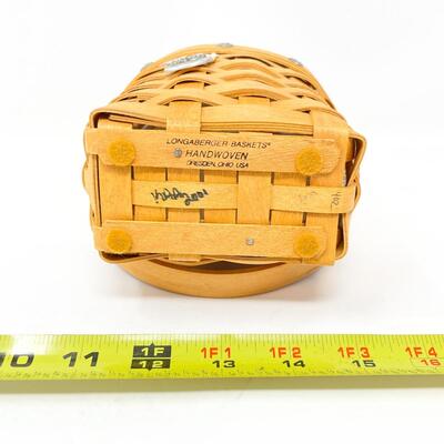 LONGABERGER 2001 SWEETHEART â€œLOVE NOTESâ€ BASKET