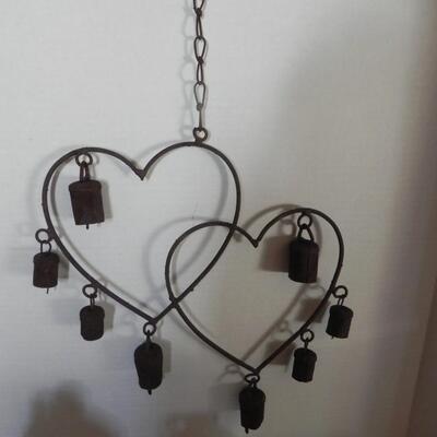 USA COLLECTIBLE POTTERY AND RUSTIC METAL CHIME
