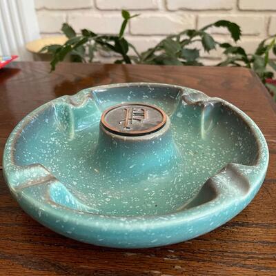 LOT 15 - No. 1900, The Hyde Park, Round Ashtray, Roseville Pottery