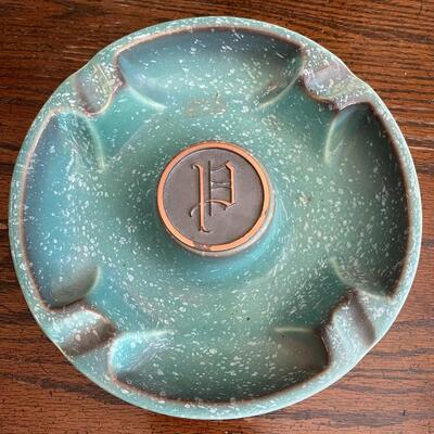 LOT 15 - No. 1900, The Hyde Park, Round Ashtray, Roseville Pottery