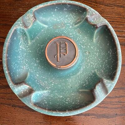 LOT 15 - No. 1900, The Hyde Park, Round Ashtray, Roseville Pottery