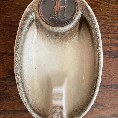 LOT 16 - No. 1945, The Hyde Park, Oval Ashtray, Roseville Pottery 