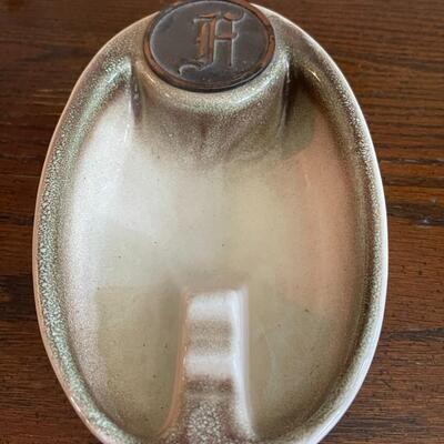 LOT 16 - No. 1945, The Hyde Park, Oval Ashtray, Roseville Pottery 