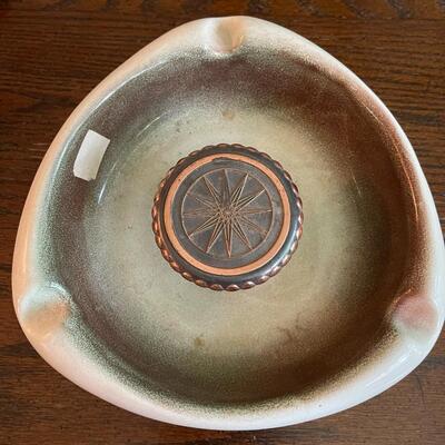 LOT 17 - No. 1985, The Hyde Park, RARE Triangle Ashtray, Roseville Pottery