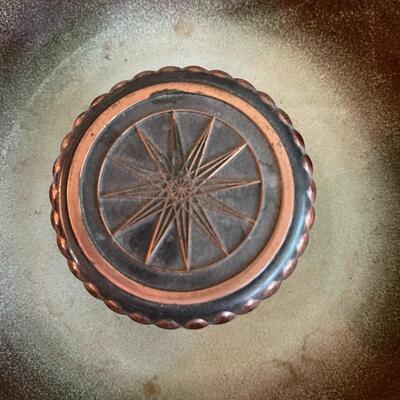 LOT 17 - No. 1985, The Hyde Park, RARE Triangle Ashtray, Roseville Pottery