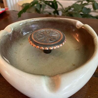 LOT 17 - No. 1985, The Hyde Park, RARE Triangle Ashtray, Roseville Pottery