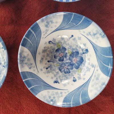 Lot 1: Blue & White Rice Bowls (6)