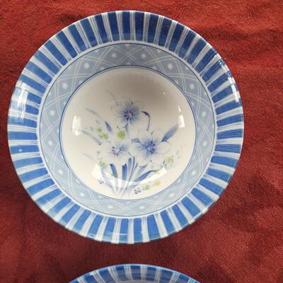 Lot 1: Blue & White Rice Bowls (6)