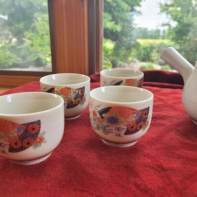 Lot 2: Chinese Tea Set