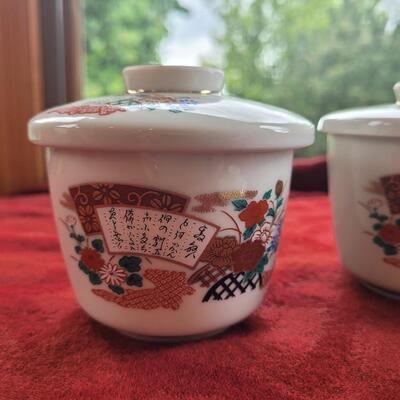 Lot 3: Small Jars with Lids 