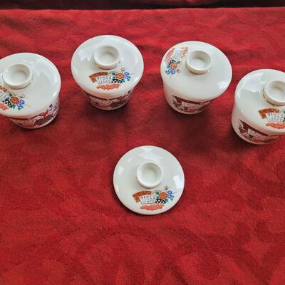 Lot 3: Small Jars with Lids 