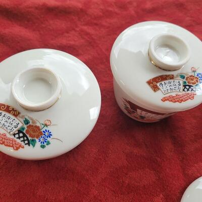 Lot 3: Small Jars with Lids 