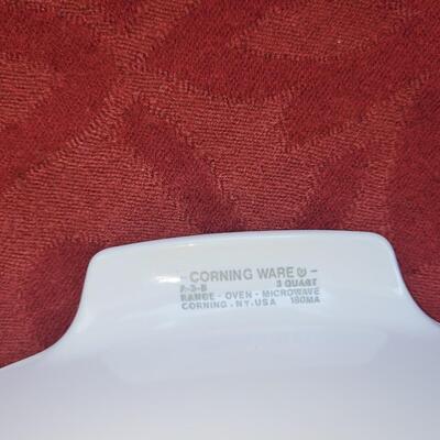 Lot 5: (2) 3 quart Corning Ware Dishes with lids