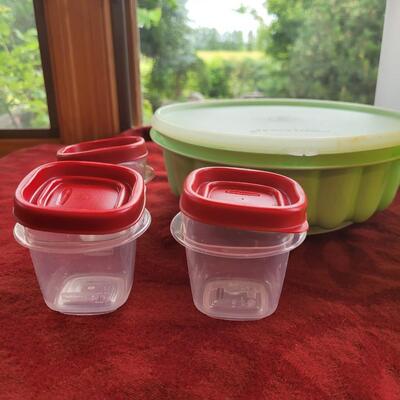Lot 8: Tupperware and Rubbermaid lot 