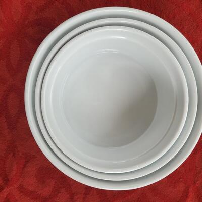 Lot 15: Cordon Bleu Nesting Bowls