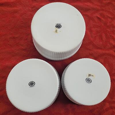 Lot 15: Cordon Bleu Nesting Bowls