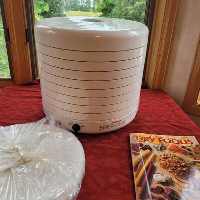 Lot 16: Nesco Gardenmaster Food Dehydrator 