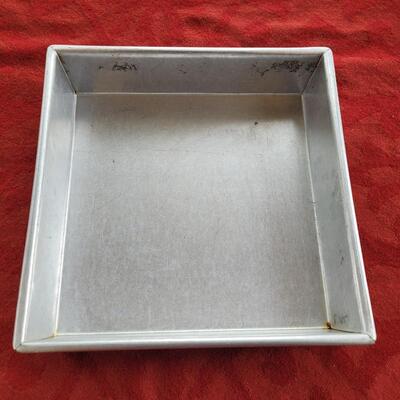 Lot 17: William Sonoma 9 Ã— 9 Pan