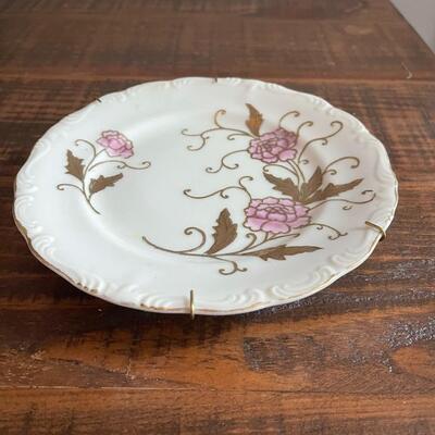LOT 45 - Trinket Dishes/Small Plates, Arnart Creations, Set of Four