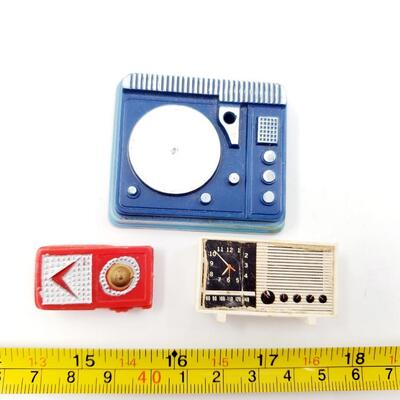 MARX TOYS DOLL HOUSE FURNITURE AND MINIATURES BUNDLE