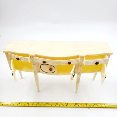 MARX TOYS DOLL HOUSE FURNITURE AND MINIATURES BUNDLE