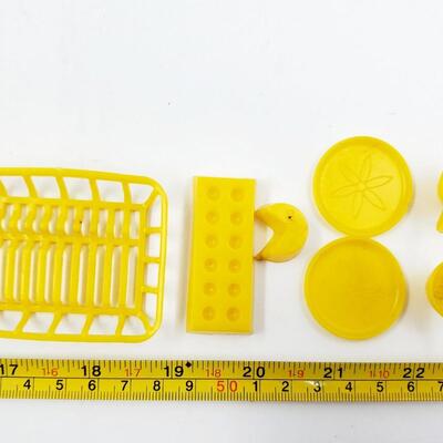 MARX TOYS DOLL HOUSE FURNITURE AND MINIATURES BUNDLE