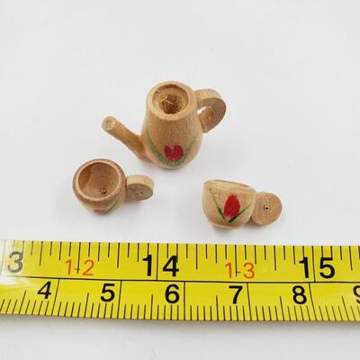 MARX TOYS DOLL HOUSE FURNITURE AND MINIATURES BUNDLE