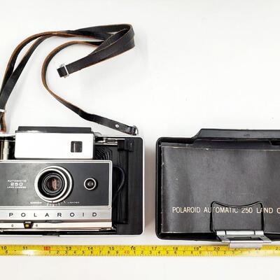 POLAROID AUTOMATIC 250 LAND CAMERA WITH ACCESSORIES AND POLAROID CARRYING CASE