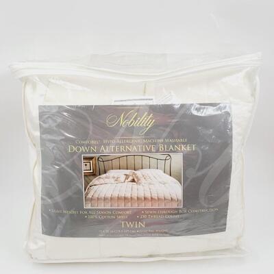 NOBILITY COMFOREL HYPOALLERGENIC MACHINE WASHABLE DOWN ALTERNATIVE BLANKET TWIN