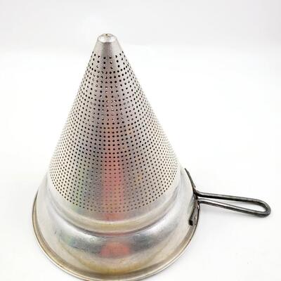 VINTAGE ALUMINUM WEAR EVER NO 452 SIEVE/COLANDER/STRAINER WITH WOODEN PESTLE AND STAND