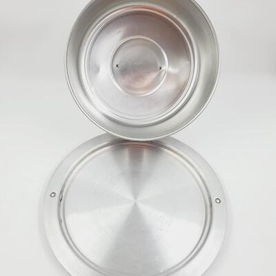VINTAGE REGEL QUALITY ALUMINUM CAKE CARRIER WITH INERLOCKING LID
