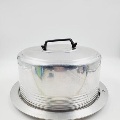 VINTAGE REGEL QUALITY ALUMINUM CAKE CARRIER WITH INERLOCKING LID